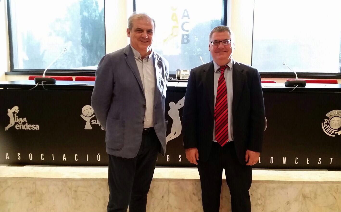 Gonzalo Ibañez y Francisco Roca en la sede de la ACB. Departamento Prensa de Palencia Baloncesto.
